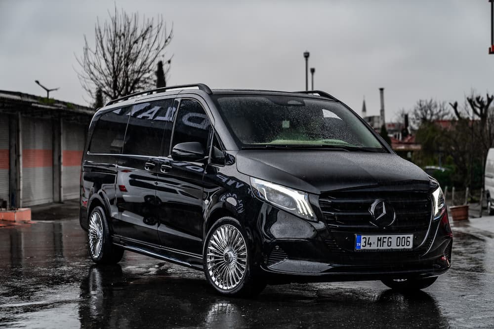 Mercedes Vito VIP dizayn yan kabin görünümü